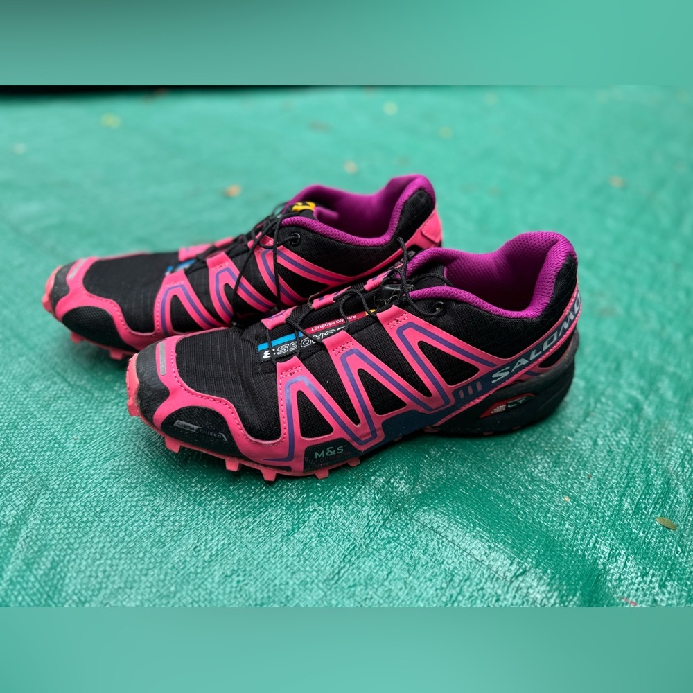 Women Salomon Sneakers Size 9! EUC!